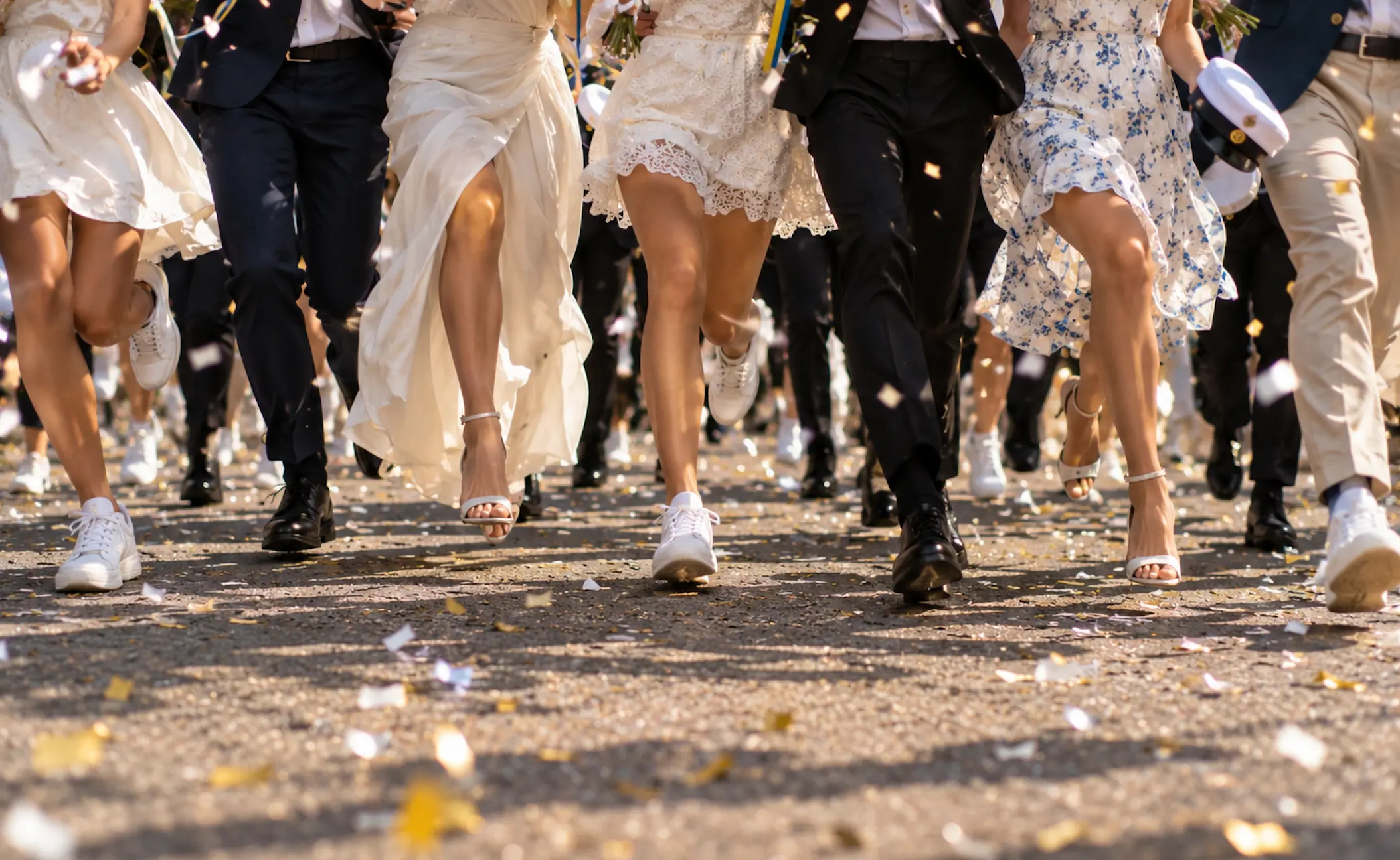 Studenter firar på väg ut i sommaren